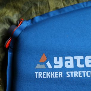 Karimatka YATE TREKKER STRETCH 3,8 svou konstrukcí dobře izoluje od chladu i nerovností terénu.
