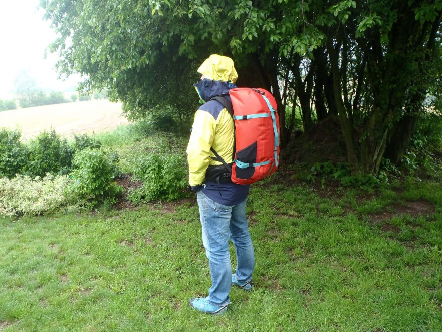 Batoh Ortlieb Atrack příjemně sedí na zádech. Při výšce postavy 174 cm mám délku zad na nejmenší velikost.