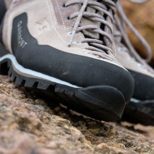 Garmont Vetta - Přetažení špičky a vysoká gumová obsázka.