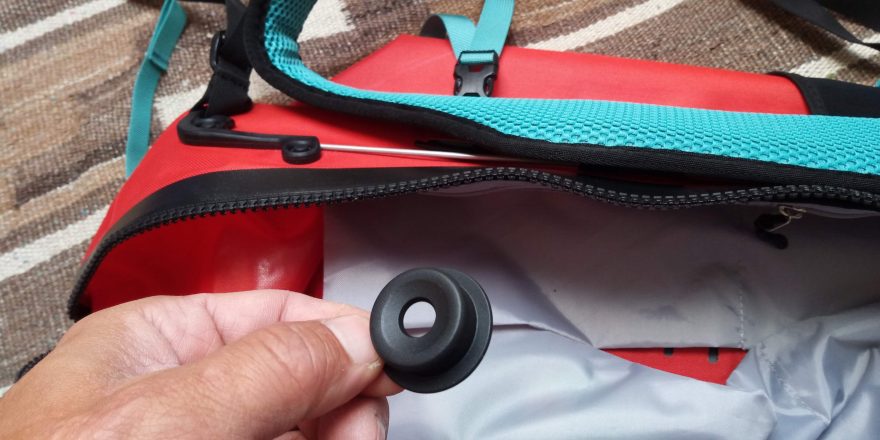 Průchodka na hadičku hydrovaku - Ortlieb Atrack.