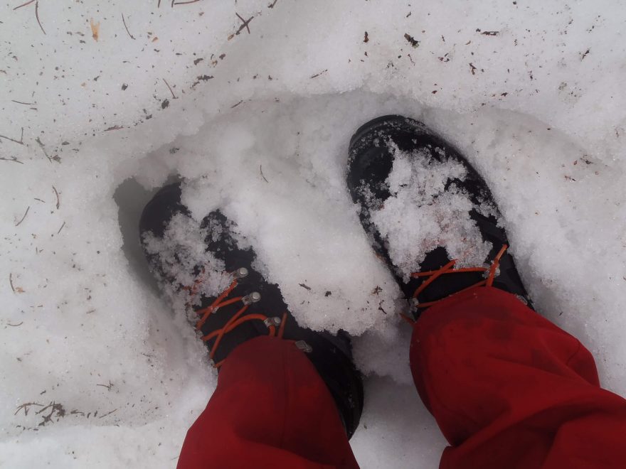 Chůze ve sněhu a testování membrány GORE-TEX a svršku Air 8000 - Aku Trekker Pro.