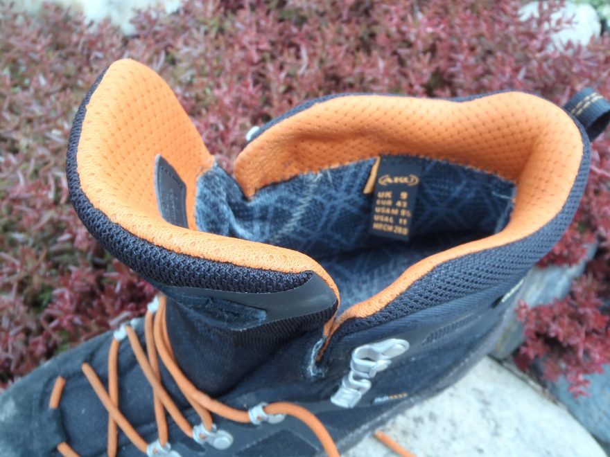 Goretexové futro je vytaženo opravdu vysoko a to včetně jazyka - Aku Trekker Pro.