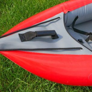 Detail přední paluby kajaku