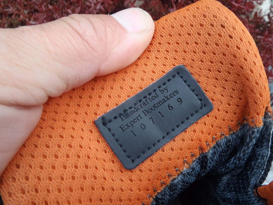 Na jazyku naleznete i toto unikátní označení - Aku Trekker Pro.