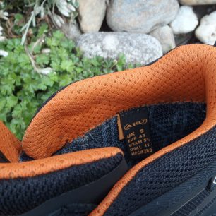 Polstrovaný kotník a GORE-TEX futro pohorek Aku Trekker Pro.