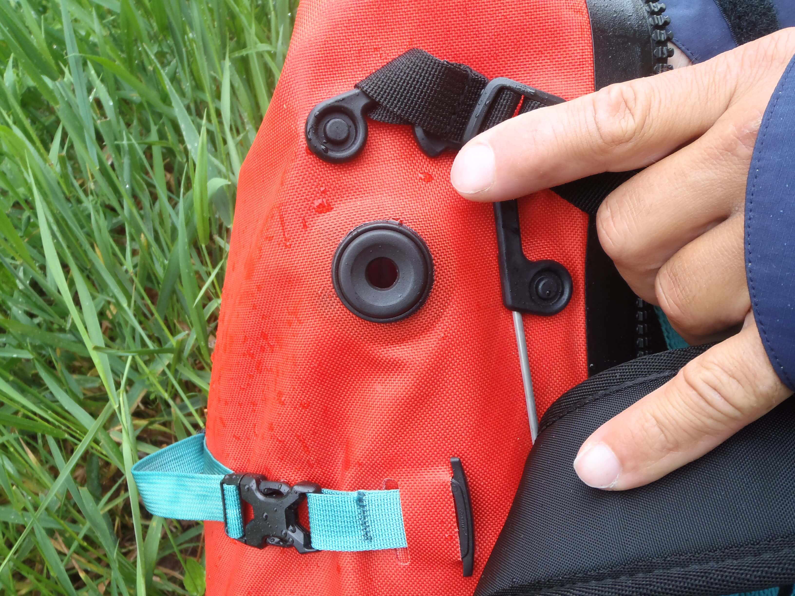 Vložená ucpávka či průchodka pro hadičku hydrovaku - Ortlieb Atrack.