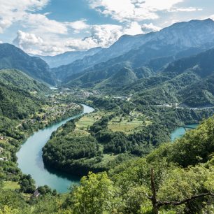 Kaňon řeky Neretva poblíž města Jablanica, Bosna a Hercegovina.