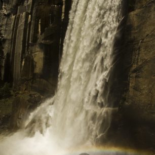 Vodopády Vernal Falls, Yosemite, USA.