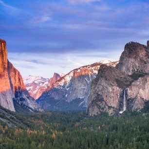 Ikonou Yosemite je legendární kupole Half Dome čili "Poloviční dóm", pojmenovaný podle svého tvaru.