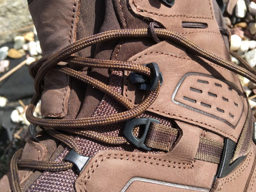 KEEN Karraig. Detail systému šněrování.