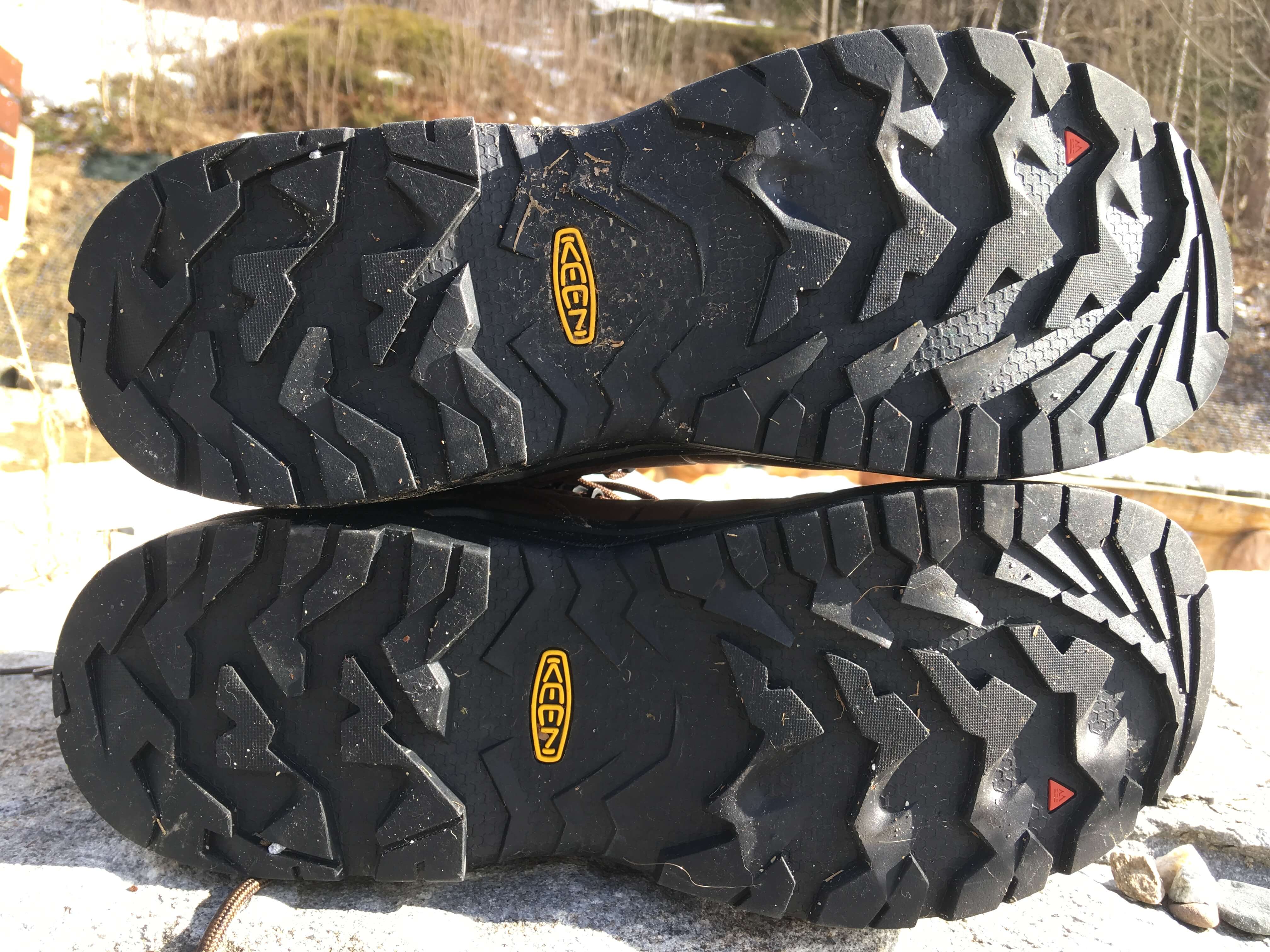 KEEN Karraig. Kvalitní trakci zajišťuje 4 mm vysoká gumová podešev ALL-TERRAIN.