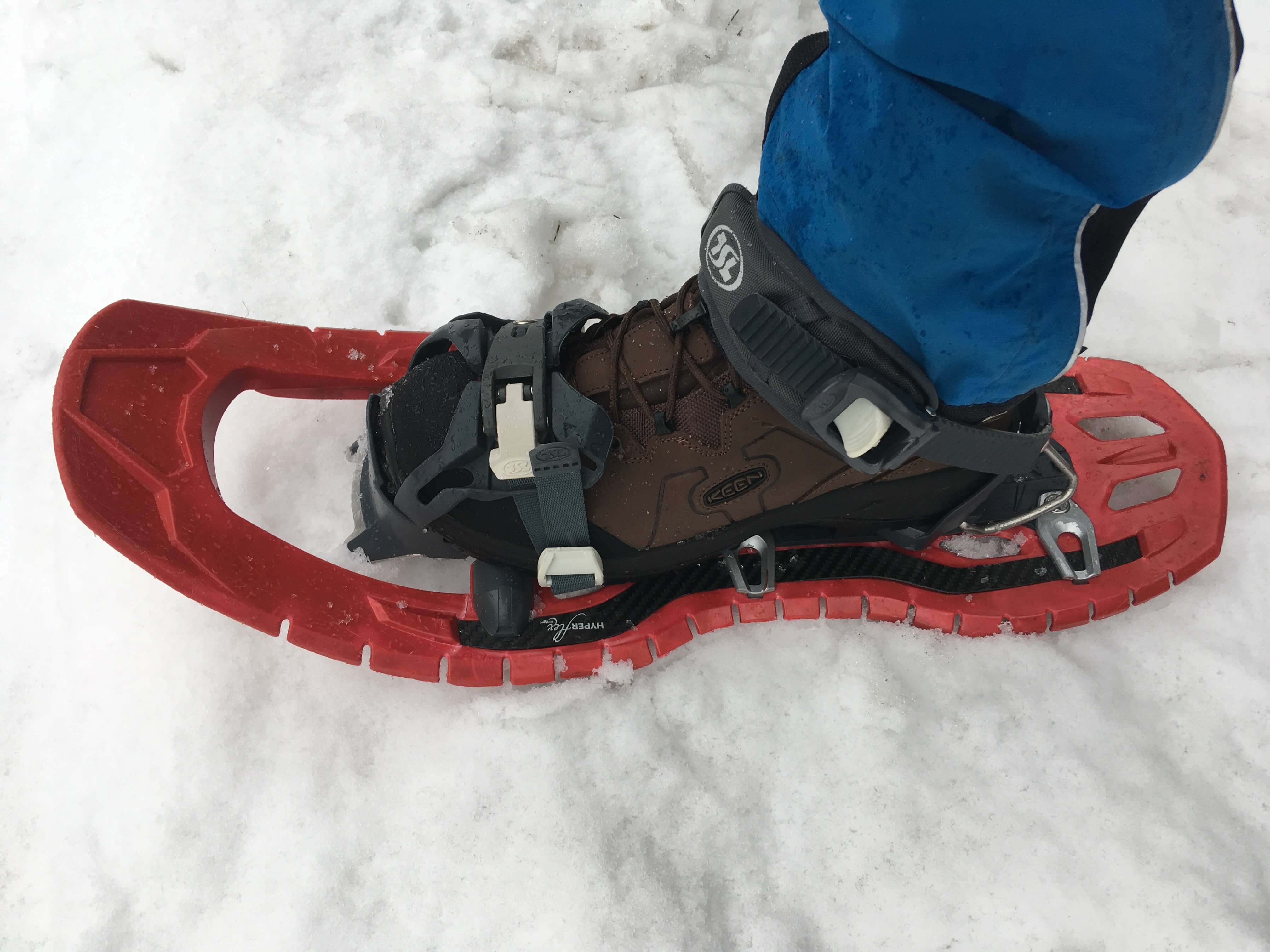 KEEN Karraig. Uchycení boty na hyperflexní sněžnici.