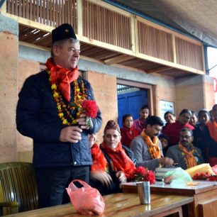 O velkou radost z nové školy se s místními dětmi při slavnostním otevření 6. dubna 2019 podělil Ing. Milan Hovorka, velvyslanec ČR pro Indii a Nepál. 
