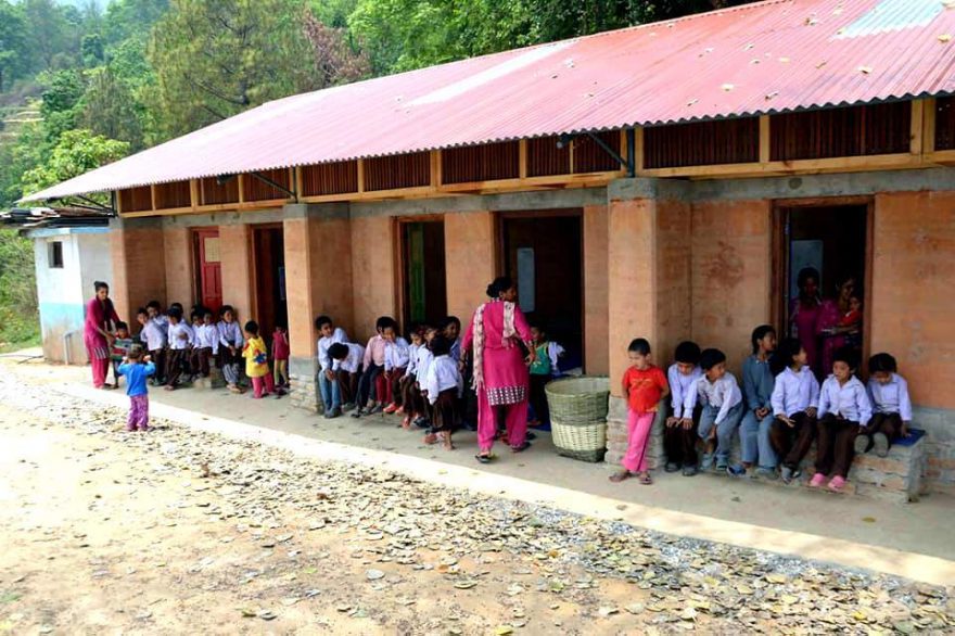 Nová škola ve vesnici Najágáun slouží 50 žákům a jejich učitelům. 