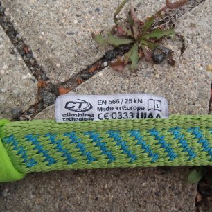 Přestože má expreska Climbing Technology Tricky normu EN 566 a CE, výrobce doporučuje v jištění tuto expresku pak nahradit expreskou normální.