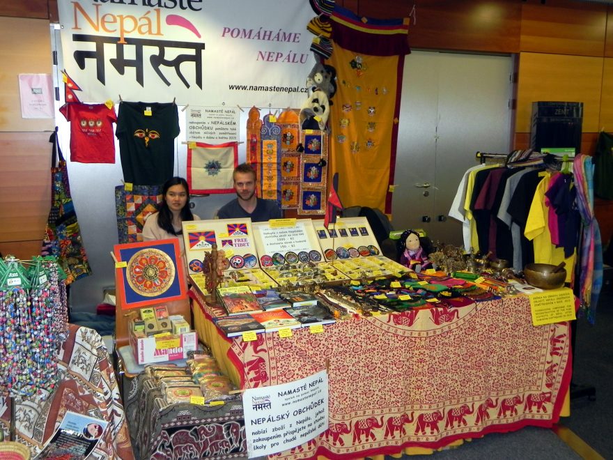 Nabídka nepálského obchůdku.