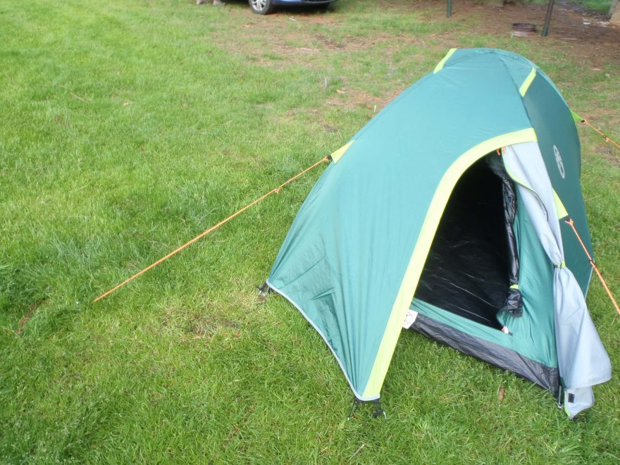 Takto vypadá vchod do stanu Coleman® Kobuk Valley 2.