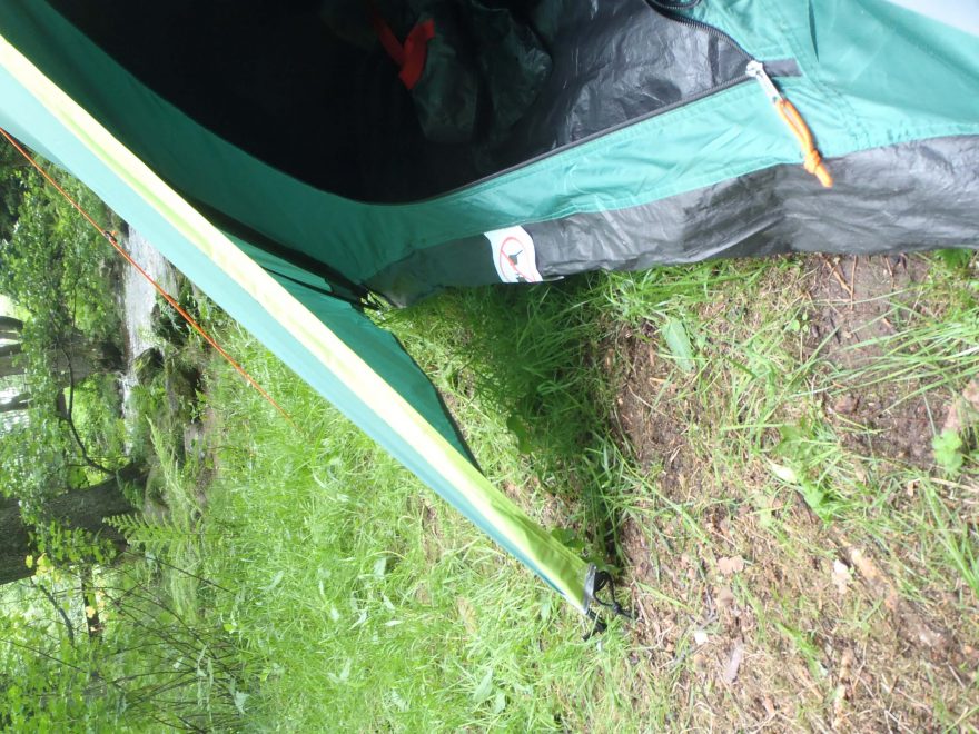 Velikost předsíňky je určena spíše pro boty nebo malá zavazadla - Coleman® Kobuk Valley 2.