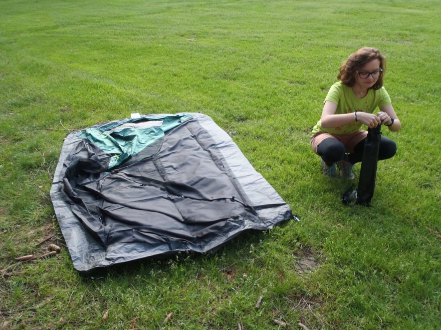 Vyjmutí dvou laminátových prutů - Coleman® Kobuk Valley 2.