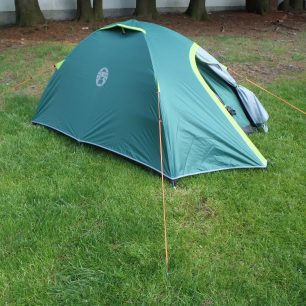 Zavětrování stanu pomocí 4 vypínacích šňůr - Coleman® Kobuk Valley 2.