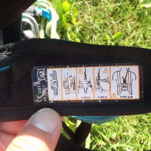 Etiketa na vnitřní straně sedáku Rock Empire 3B Akatta.