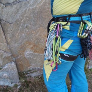 Kompletní modré sladění se sedákem Rock Empire 3B Akatta.