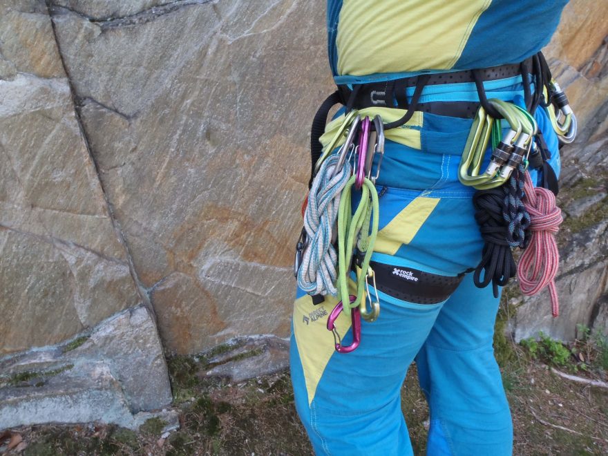 Kompletní modré sladění se sedákem Rock Empire 3B Akatta.