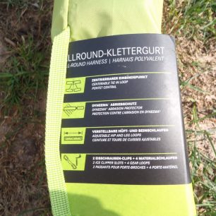 Krátký popis vychytávek sedáku Edelrid Jayne III přímo na obalu.