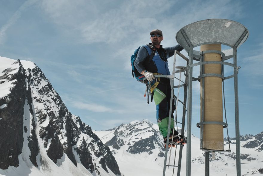 Podkolenky CEP Outdoor Light Merino Compression Socks zvládly i výsadek z přistávacího modulu na ledovci.