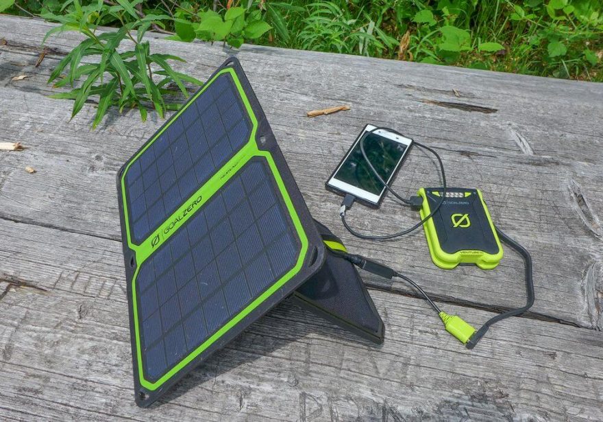 Dobíjení powerbanky a zároveň nabíjení telefonu z powerbanky