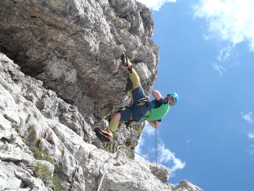 Testování podkolenek CEP Outdoor Light Merino Compression Socks na zajištěných cestách v Lienzských Dolomitech.