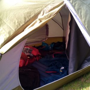 Vstup do stanu Marmot Vapor 2P je prostorný.