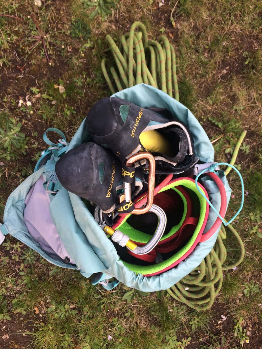 Na výlet na jeden, dva dny, nebo na lezení... nic pro batoh SALOMON OUT NIGHT 28+5 W není problém.