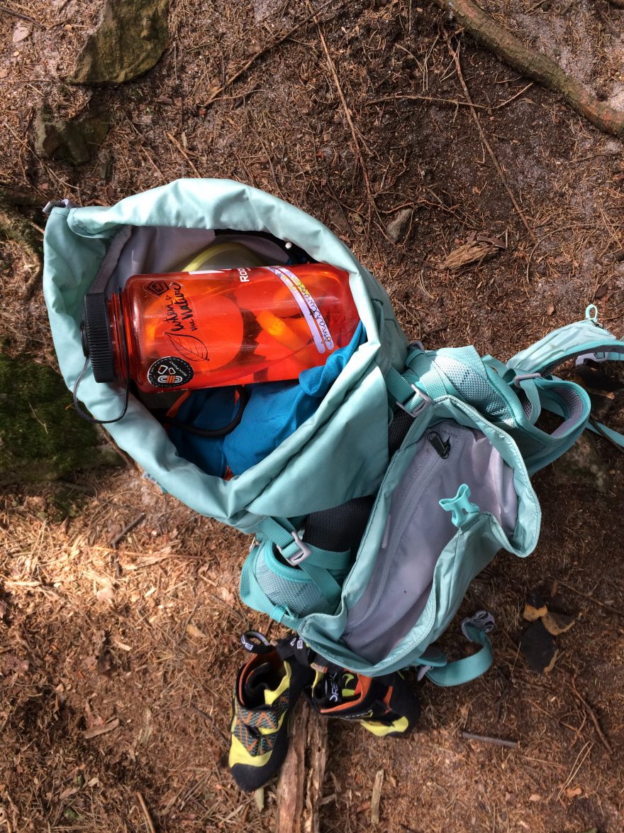 Vrchní přístup do batohu SALOMON OUT NIGHT 28+5 W.