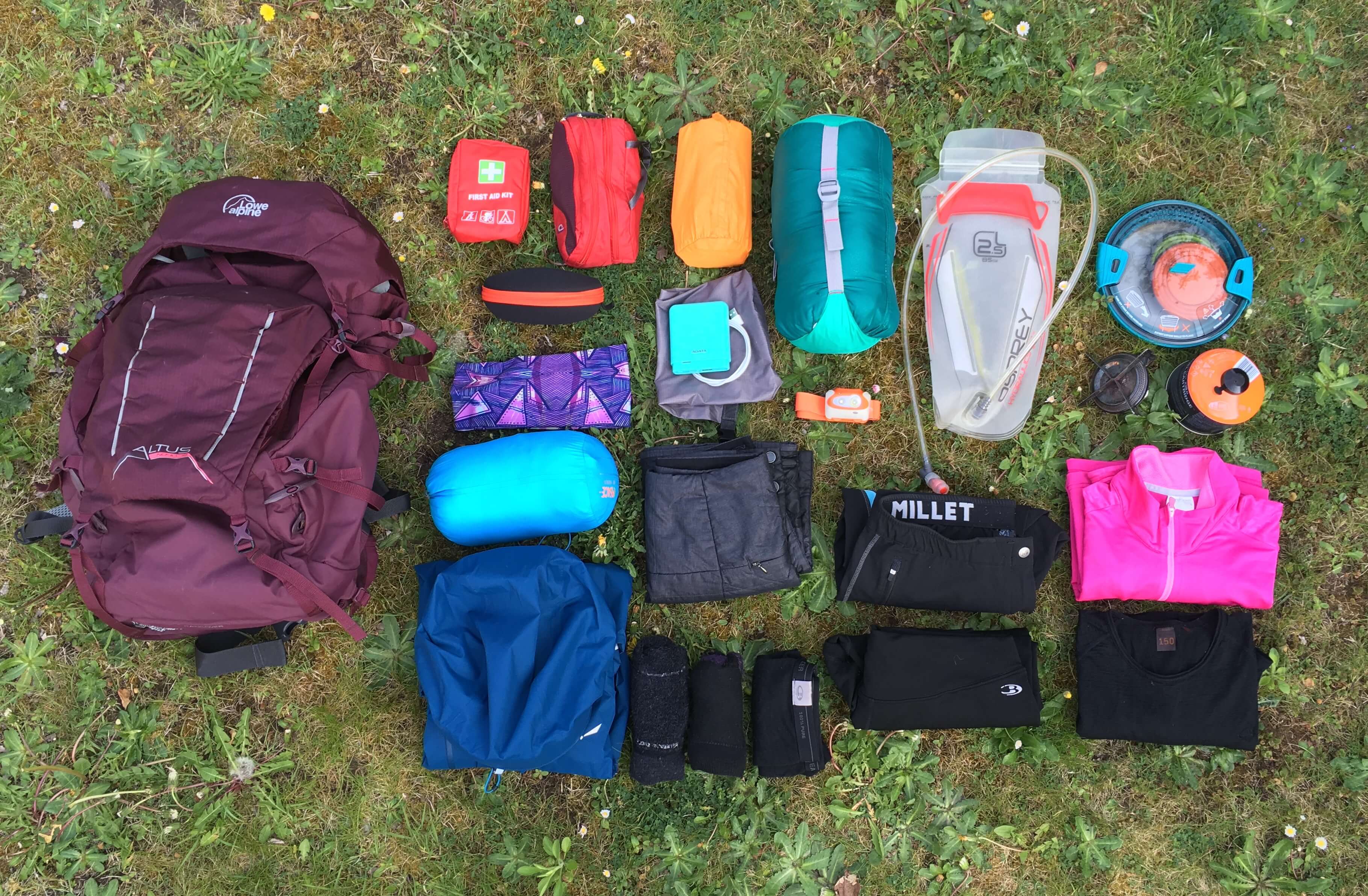 Co všechno lze do batohu naložit a ještě vám dalších 5 l nástavby zbude na pochutiny.