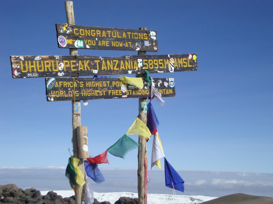 Vrchol Uhuru v masivu Kilimandžáro, nejvyšší vrchol Afriky.
