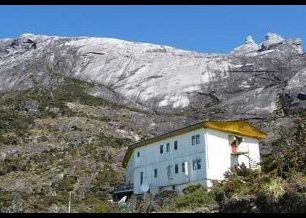 Mohutný Mount Kinabalu