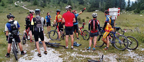 Na horském kole po starých vojenských cestách v Dolomit