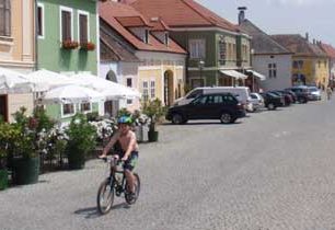 Na kole vinicemi Köszegu