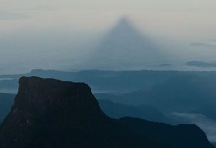 Pod rouškou noci na vrchol posvátného Adam’s Peaku