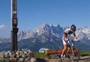 Alpentour: Na kole na alpský Mount Everest 