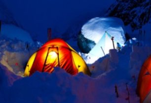 Místo čelovky konzerva s tuňákem? + VIDEO