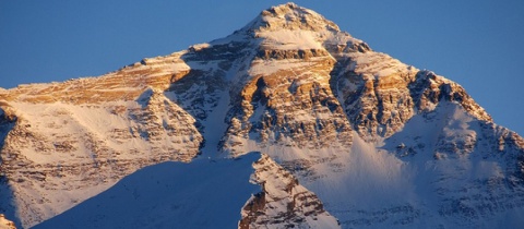 Zimní výstup na Everest alpským stylem, novou cestou a bez umělého kyslíku