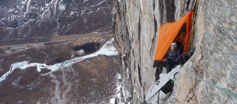 Zimní přelez nejvyšší kolmé stěny v Evropě