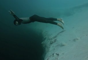 Podmořský B.A.S.E. jumping? + VIDEO