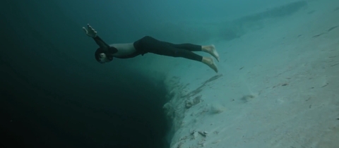 Podmořský B.A.S.E. jumping? + VIDEO