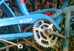 Jak přímo v terénu opravit osmu? Nohou! + VIDEO