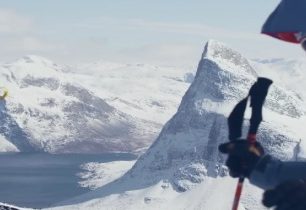 Between Places – zapomeňte na Chamonix a Zermatt! Horolezeckým centrem Grónsko