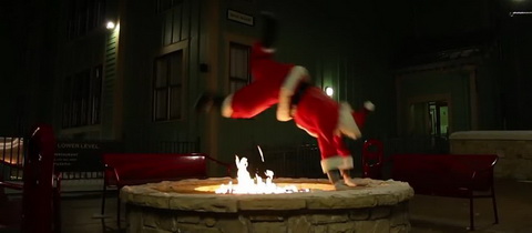 Víme, jakým způsobem Santa Claus roznáší dětem dárky! + VIDEO