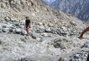 Brod řeky jednou osobou + VIDEO